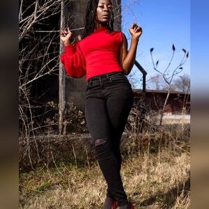 Knee Ripped Skinny Jeans